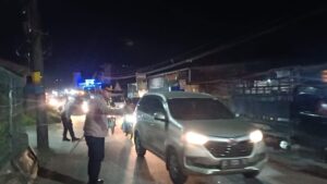 Ditengah Padatnya Arus Lalulintas, Kapolres Gowa, AKBP R.T.S Simanjuntak, S.H., S.I.K., M.M., M.I.K Nampak Sibuk Berupaya Mengurai Kemacetan