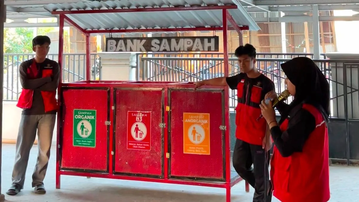 Mahasiswa KKN Unhas Latih Warga Batu Lappa Sidrap Pilah Sampah Lewat Program AKSARA Mahasiswa KKN Unhas Latih Warga Batu Lappa Sidrap Pilah Sampah Lewat Program AKSARA