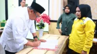 Bupati Takalar Serahkan Bantuan Keuangan Rp1,1 Miliar Kepada 11 Partai Politik Tahun 2026 Bupati Takalar Serahkan Bantuan Keuangan Rp1,1 Miliar Kepada 11 Partai Politik Tahun 2026
