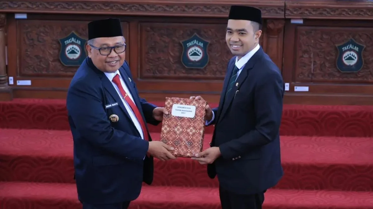 Serahkan KUA-PPAS TA 2027 ke DPRD Takalar, Bupati Daeng Manye Beberkan 5 Agenda Serahkan KUA-PPAS TA 2027 ke DPRD Takalar, Bupati Daeng Manye Beberkan 5 Agenda