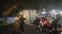 Tragis.. Kontainer Jatuh Timpa Motor di Galesong Utara, Dua Mahasiswi Harus Jalani Amputasi Kaki
